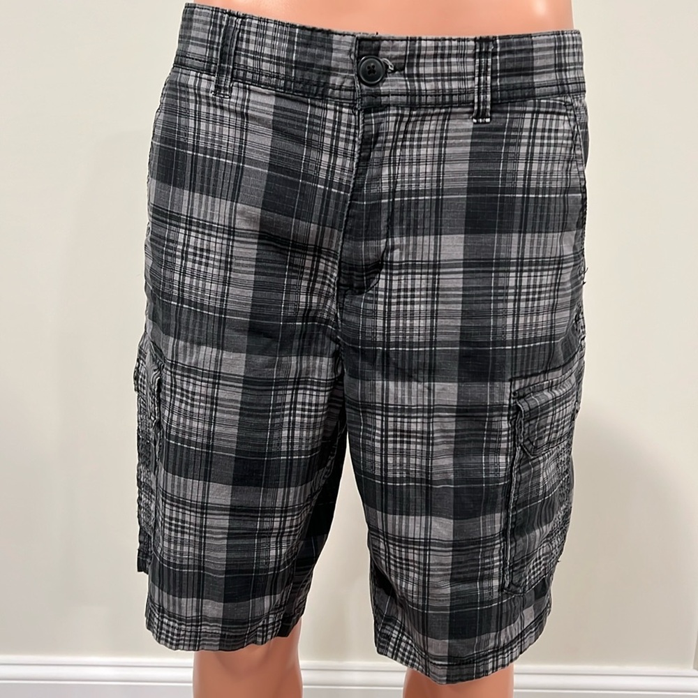 Lazer/Co Men's Black and Gray Plaid Cargo Shorts Size 34